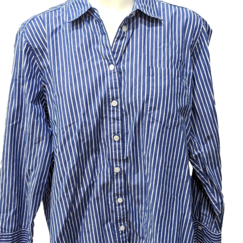 Elizabeth and James blue and white striped button up top, sz XXL